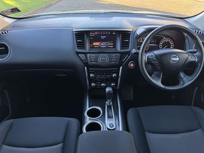2017 Nissan Pathfinder - Thumbnail