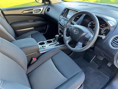 2017 Nissan Pathfinder - Thumbnail