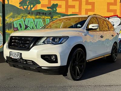 2017 Nissan Pathfinder - Thumbnail