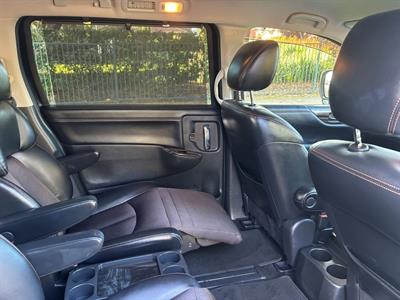 2014 Nissan ELGRAND - Thumbnail