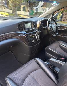 2014 Nissan ELGRAND - Thumbnail