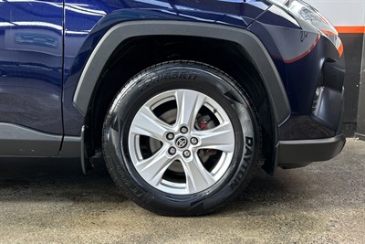2020 Toyota RAV4 - Thumbnail