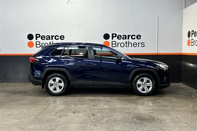 2020 Toyota RAV4 - Thumbnail