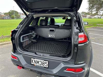 2017 Jeep Cherokee - Thumbnail