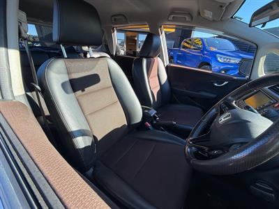 2011 Honda FIT - Thumbnail