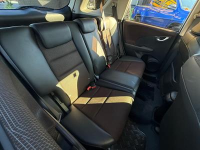 2011 Honda FIT - Thumbnail