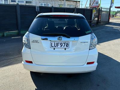 2011 Honda FIT - Thumbnail