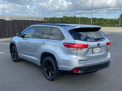 2017 Toyota Highlander - Thumbnail