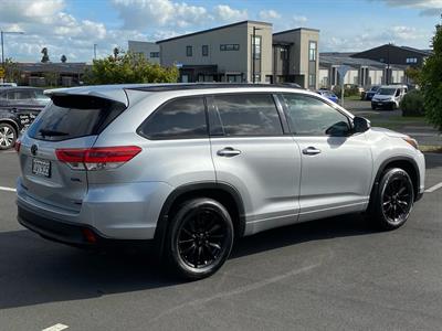 2017 Toyota Highlander - Thumbnail