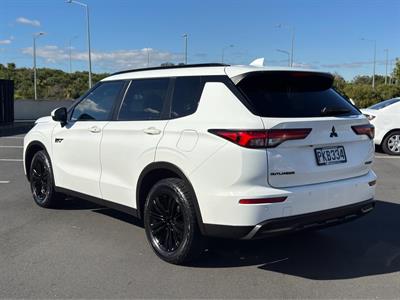 2022 Mitsubishi Outlander - Thumbnail