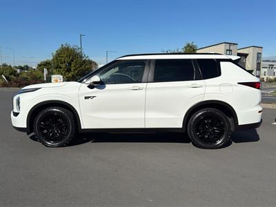 2022 Mitsubishi Outlander - Thumbnail