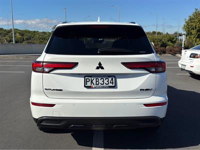 2022 Mitsubishi Outlander - Thumbnail