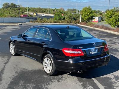 2011 Mercedes-Benz E - Thumbnail