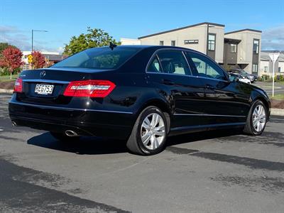2011 Mercedes-Benz E - Thumbnail