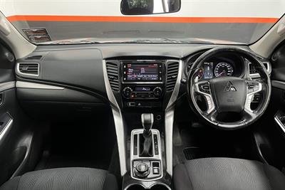 2018 Mitsubishi Pajero Sport - Thumbnail