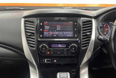 2018 Mitsubishi Pajero Sport - Thumbnail