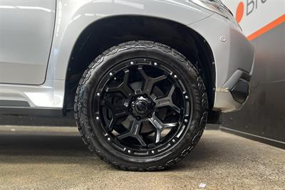 2018 Mitsubishi Pajero Sport - Thumbnail