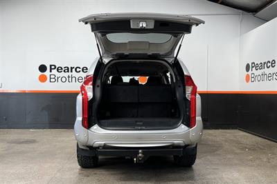 2018 Mitsubishi Pajero Sport - Thumbnail