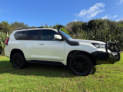 2018 Toyota Land Cruiser Prado - Thumbnail