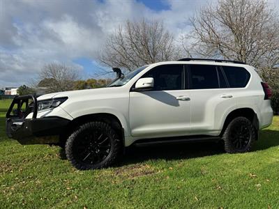 2018 Toyota Land Cruiser Prado - Thumbnail