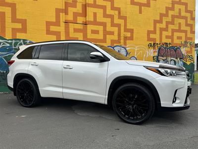 2017 Toyota Highlander - Thumbnail