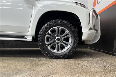 2020 Mitsubishi Triton - Thumbnail
