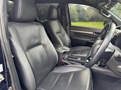 2023 Toyota Hilux - Thumbnail