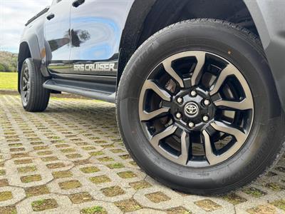 2023 Toyota Hilux - Thumbnail
