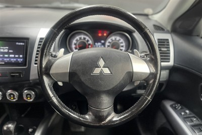 2011 Mitsubishi Outlander - Thumbnail