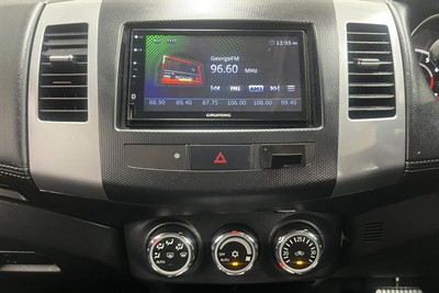 2011 Mitsubishi Outlander - Thumbnail