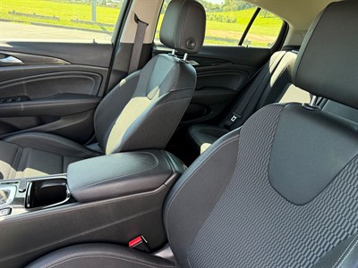 2019 Holden Commodore - Thumbnail