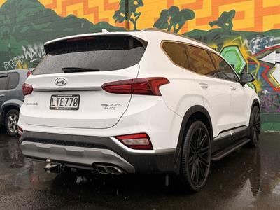2018 Hyundai SANTA FE - Thumbnail