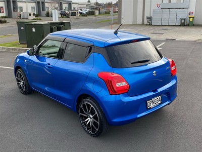 2017 Suzuki Swift - Thumbnail