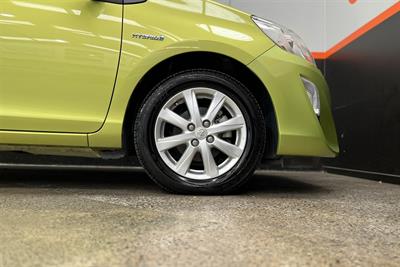 2015 Toyota Aqua - Thumbnail