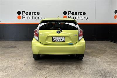 2015 Toyota Aqua - Thumbnail