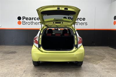 2015 Toyota Aqua - Thumbnail