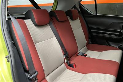 2015 Toyota Aqua - Thumbnail