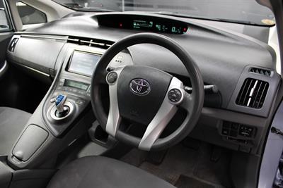 2010 Toyota PRIUS - Thumbnail