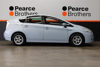 2010 Toyota PRIUS - Thumbnail
