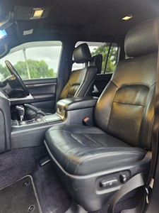 2016 Toyota Landcruiser - Thumbnail