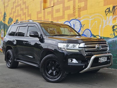 2016 Toyota Landcruiser - Thumbnail