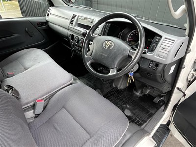 2010 Toyota Hiace - Thumbnail