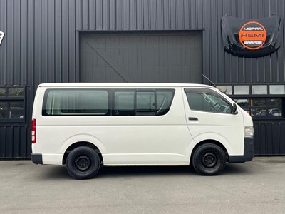 2010 Toyota Hiace - Thumbnail