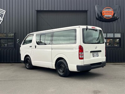 2010 Toyota Hiace - Thumbnail