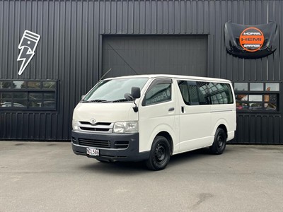 2010 Toyota Hiace - Thumbnail