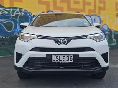 2018 Toyota RAV4 - Thumbnail