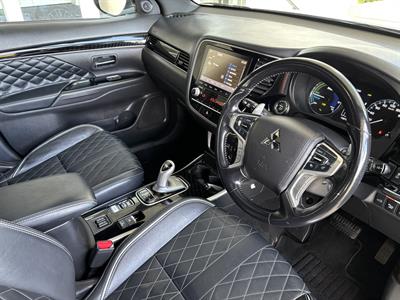 2021 Mitsubishi Outlander - Thumbnail