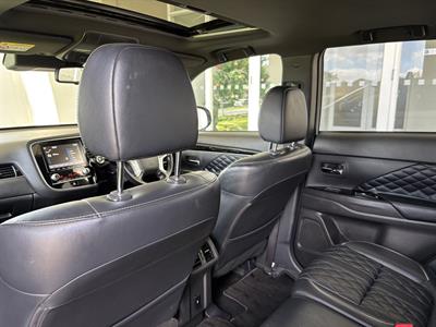 2021 Mitsubishi Outlander - Thumbnail