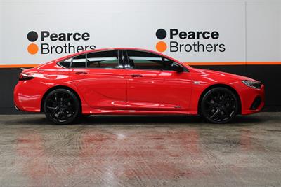 2018 Holden COMMODORE - Thumbnail