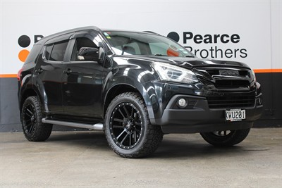 2017 Isuzu Mu-X - Thumbnail